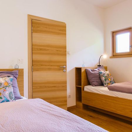 Julias Guesthouse Ora / Auer エクステリア 写真