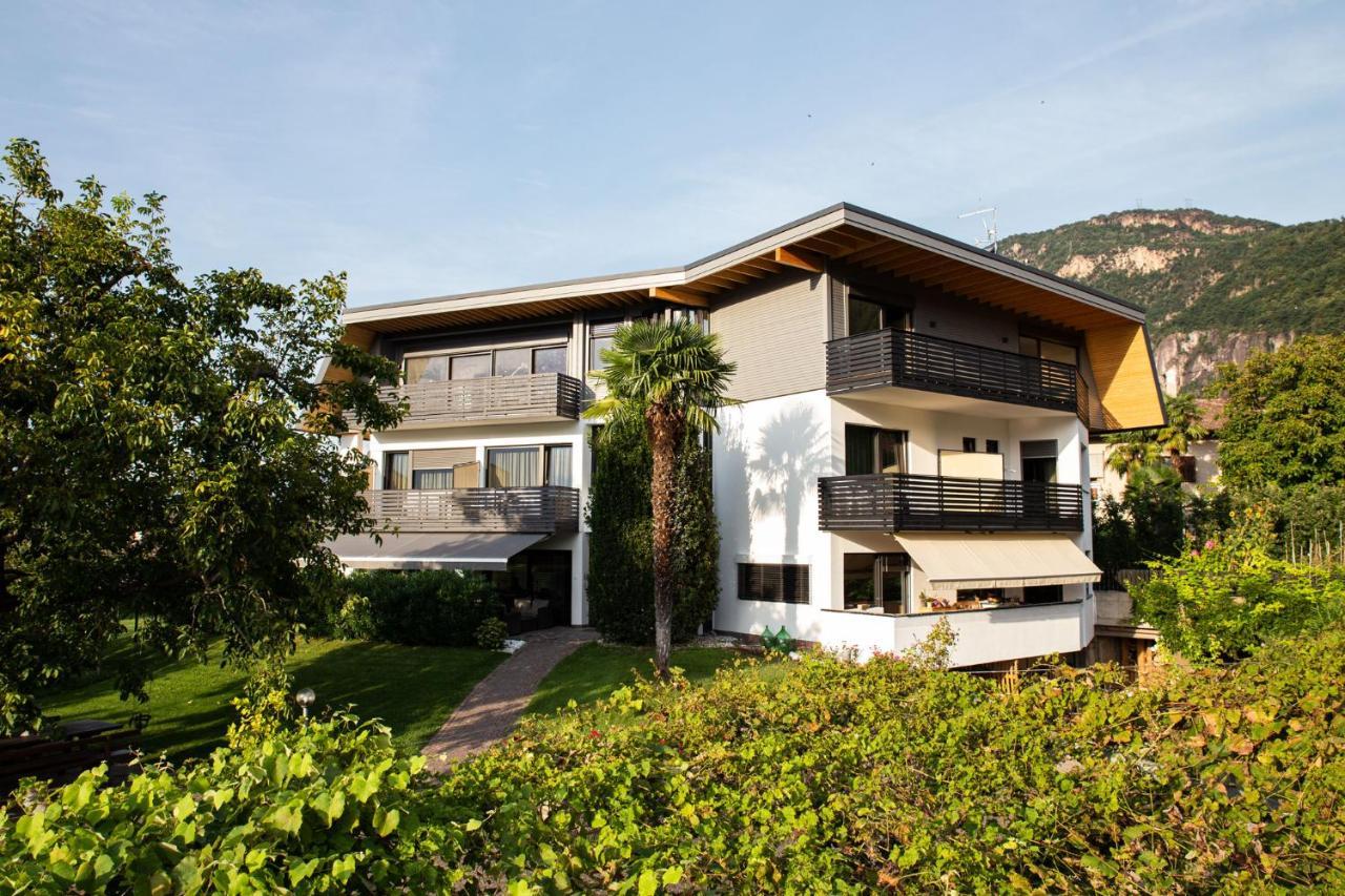 Julias Guesthouse Ora / Auer エクステリア 写真