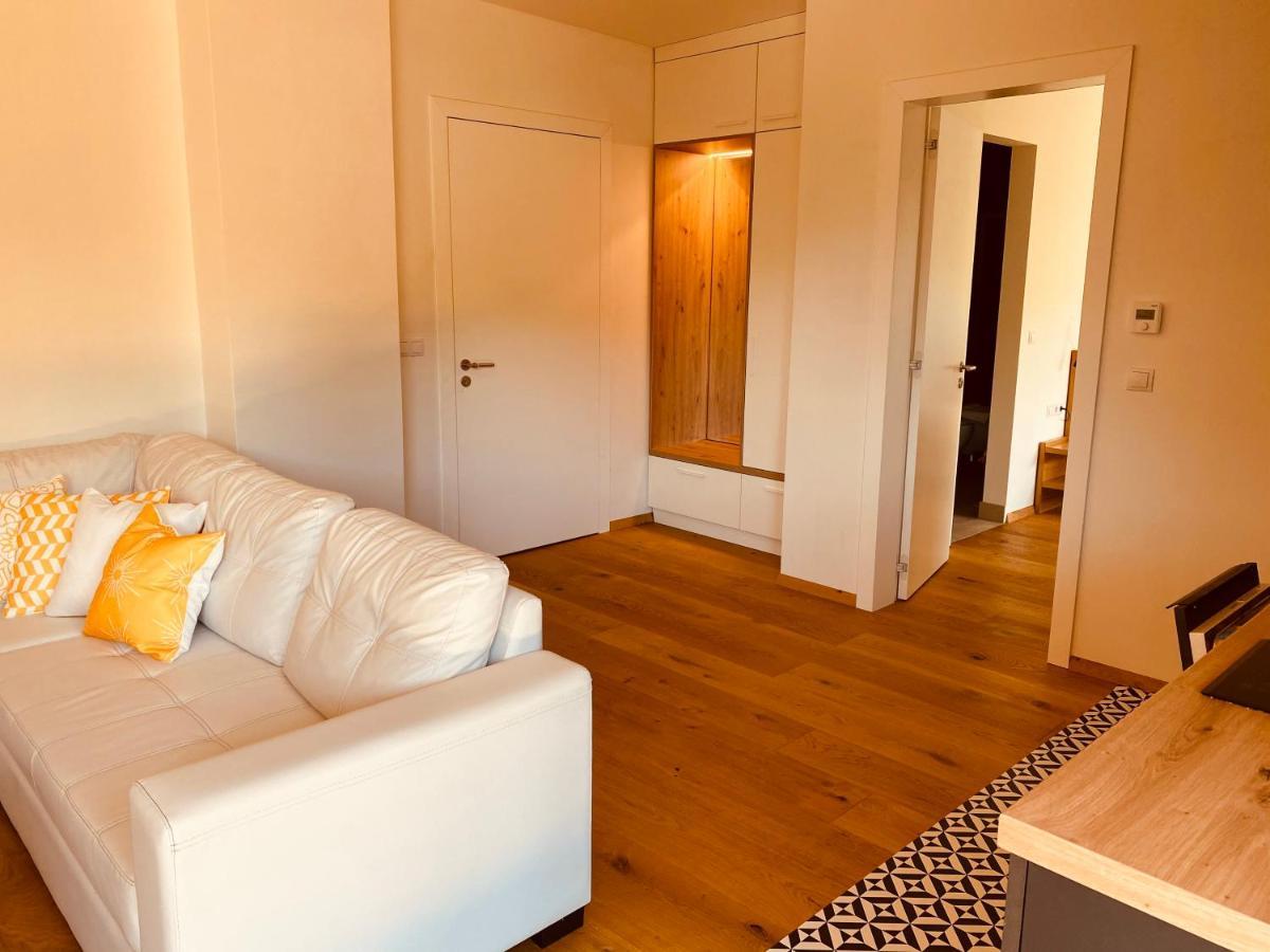 Julias Guesthouse Ora / Auer エクステリア 写真