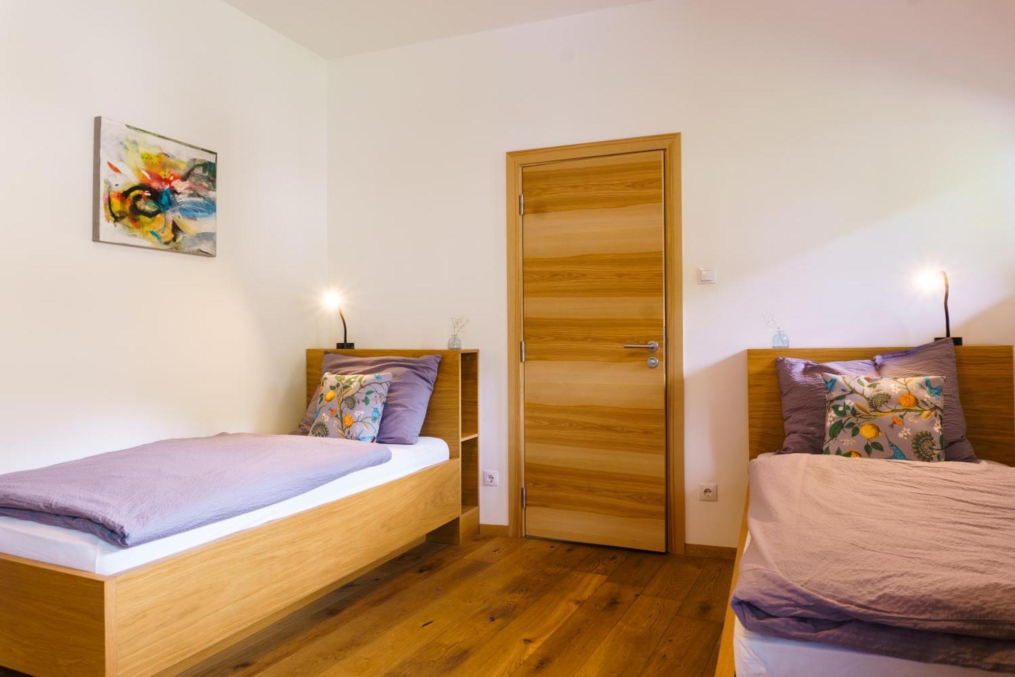 Julias Guesthouse Ora / Auer エクステリア 写真