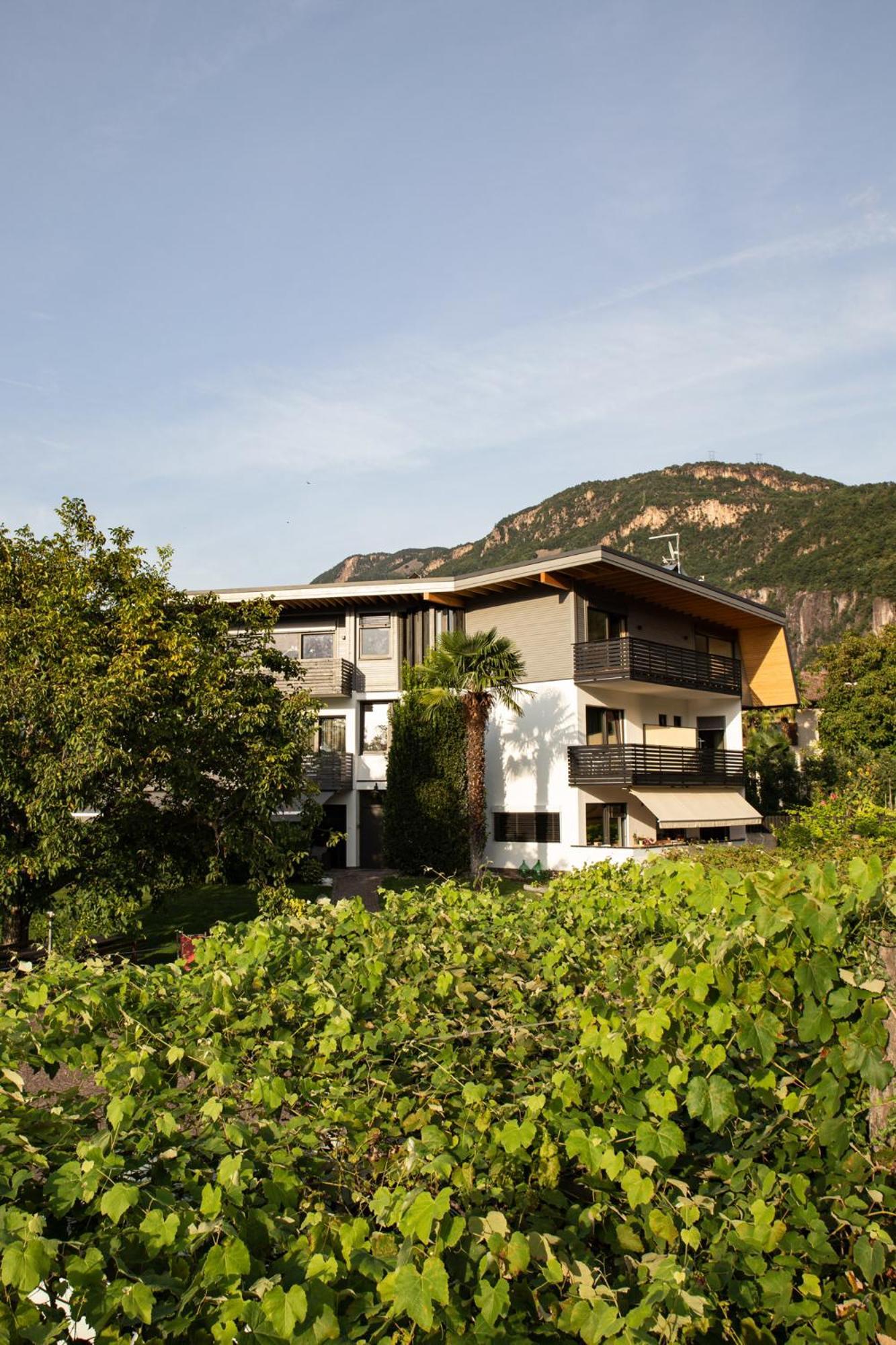 Julias Guesthouse Ora / Auer エクステリア 写真